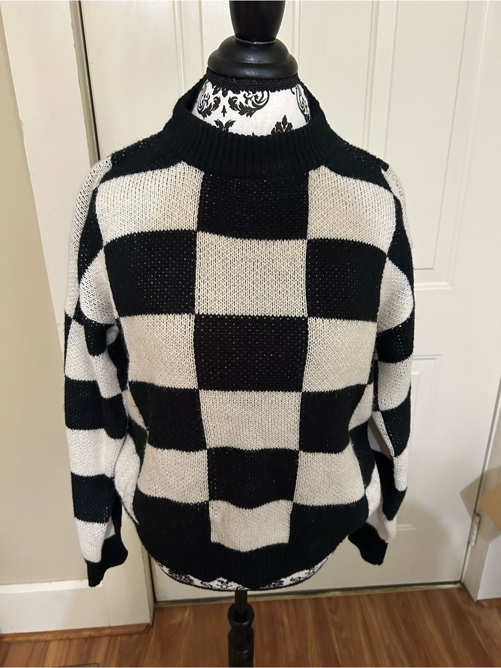 SHEIN Black and White Checkerboard Crew Neck Sweater